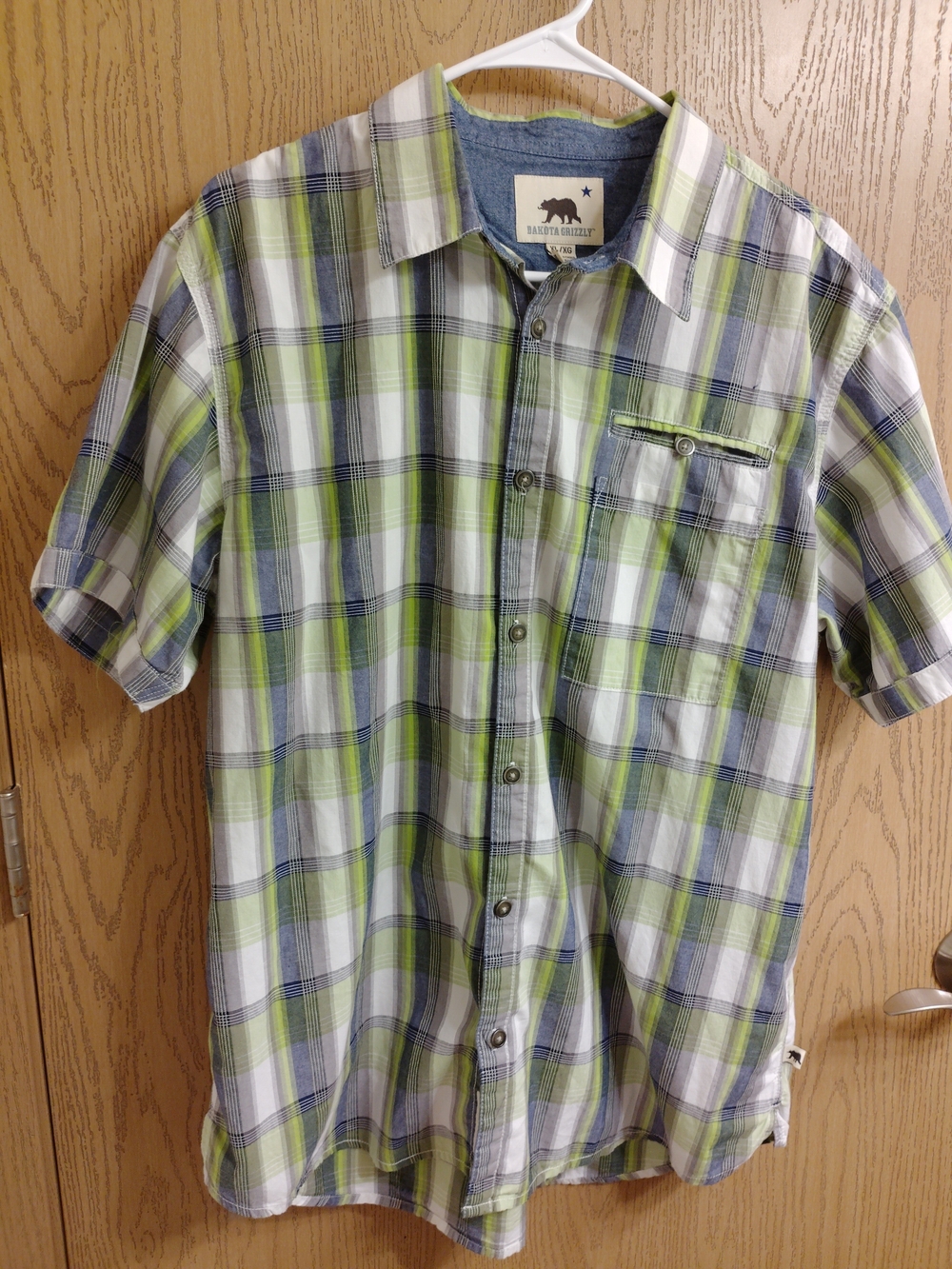Dakota Grizzly Men's Short-Sleeve Plaid Button-Down Shirt in Green and White